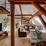 Turnkey I Old Town 5Br Loft Apartment