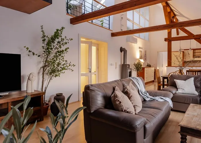 Turnkey I Old Town 5Br Loft Apartment